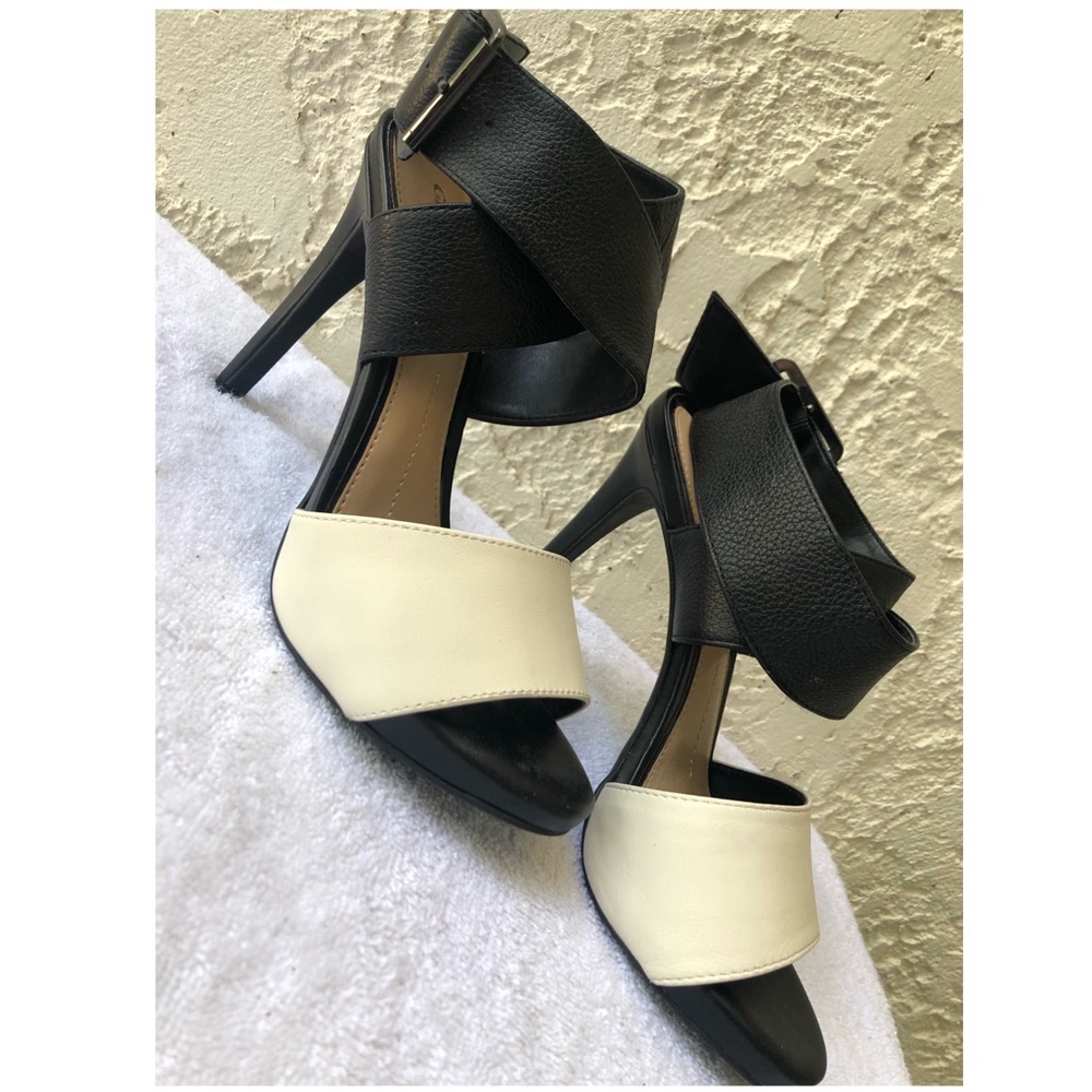 Giani Bini black and white heels. NEVER WORN.